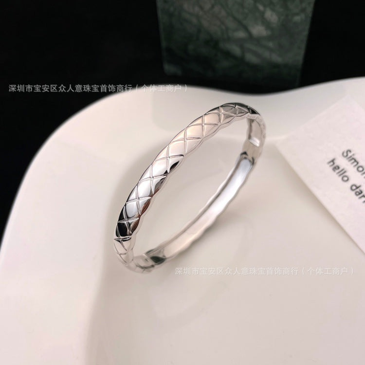 Quilted Bangle Bracelet in 925 Sterling Silver, Narrow or Wide Pavé