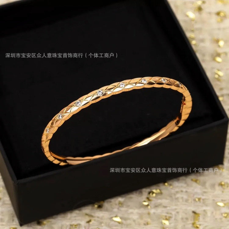 Quilted Bangle Bracelet in 925 Sterling Silver, Narrow or Wide Pavé