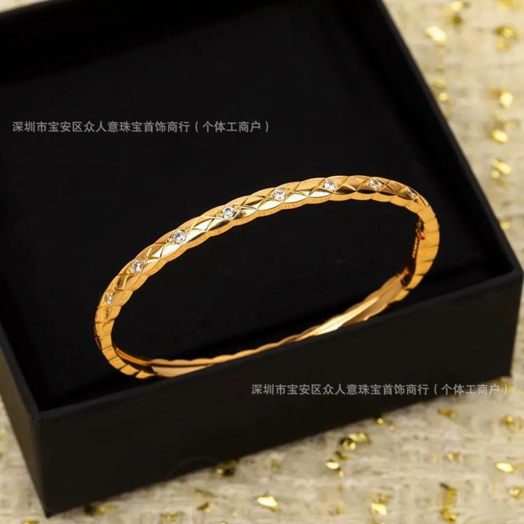 Quilted Bangle Bracelet in 925 Sterling Silver, Narrow or Wide Pavé