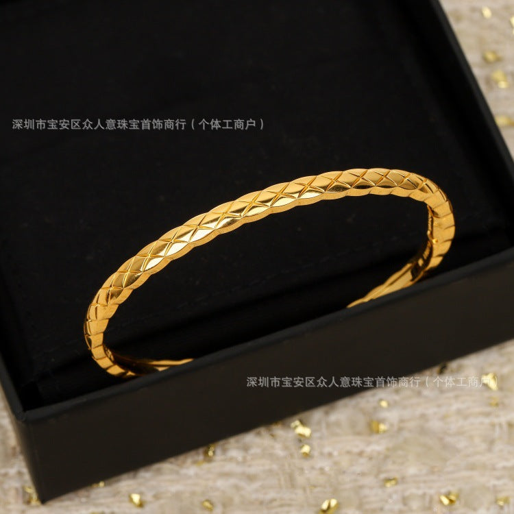 Quilted Bangle Bracelet in 925 Sterling Silver, Narrow or Wide Pavé