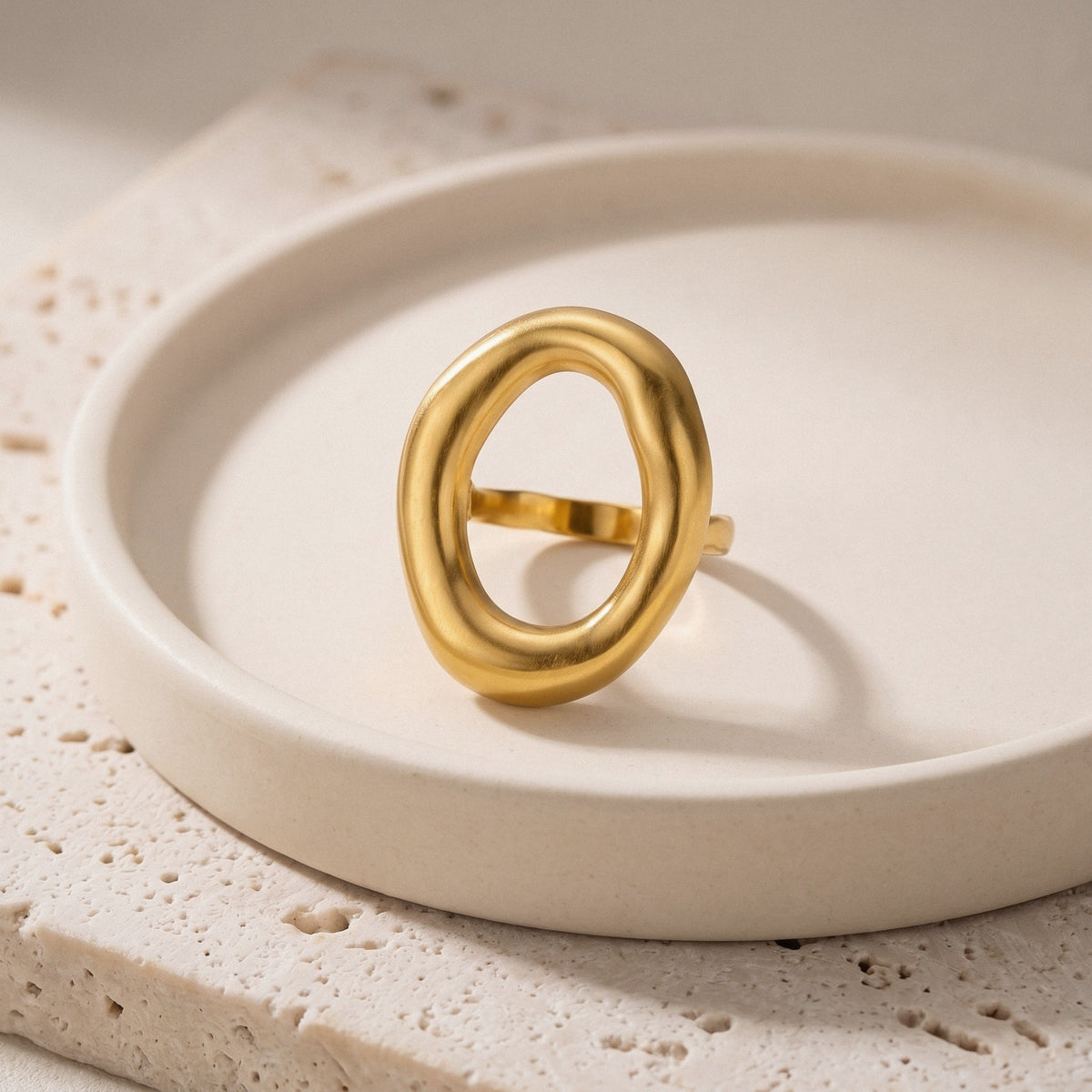 Large Hollow Oval Ring in Gold-Plated or Silver Stainless Steel - Gold