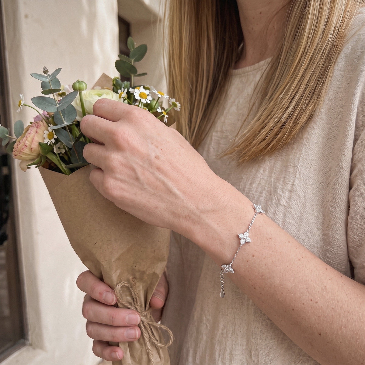 Moissanite Star Station Bracelet in 925 Sterling Silver - everyday wear