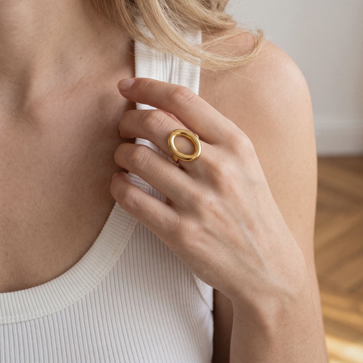 Small Hollow Oval Ring in 18K Gold-Plated Stainless Steel - everyday wear 2