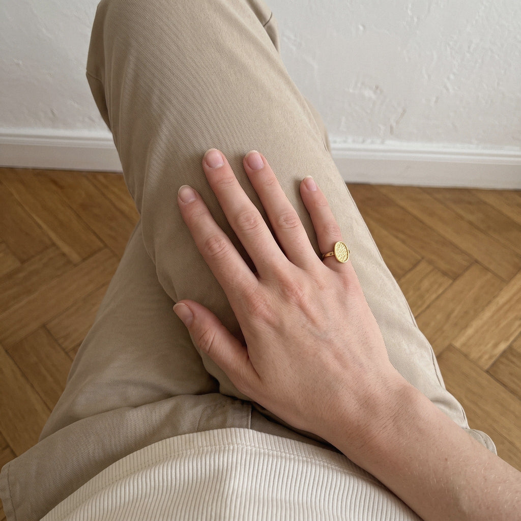 Textured Oval Signet Ring in 18K Gold-Plated Stainless Steel - everyday wear