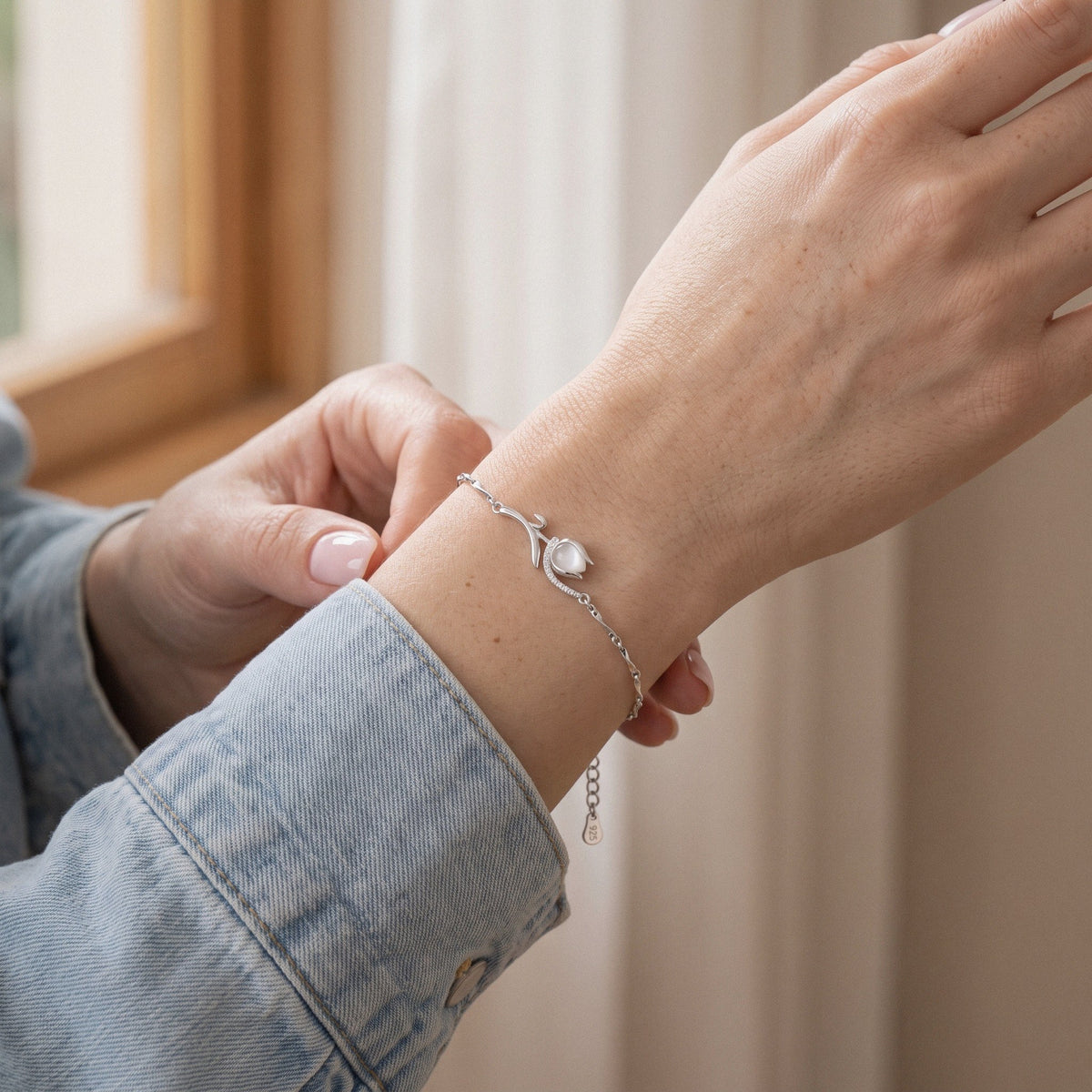 Tulip Bracelet in 925 Sterling Silver, Dainty Chain - worn